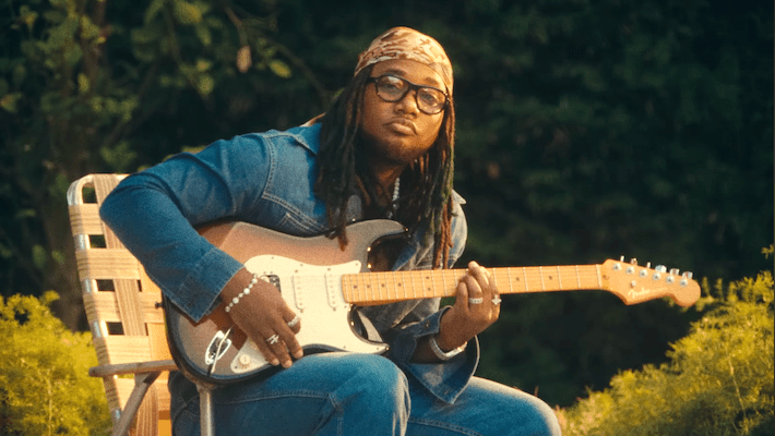 Leon Thomas s'inspire de la beauté dans sa vidéo funky "My Muse"