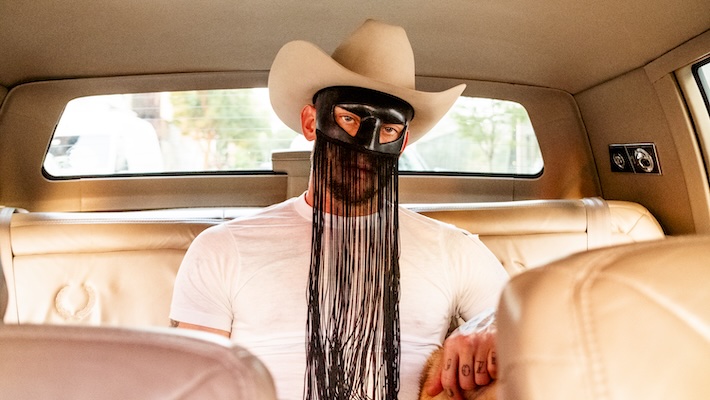 Orville Peck annonce un nouvel EP, « Appaloosa », avec le grand single « Drift Away »