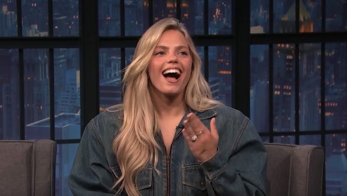 Renéé Rapp se souvient de ses jours comme un golfeur capricieux jetant son sac sur les collines