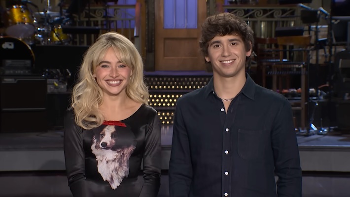 Sabrina Carpenter fait une fausse arrestation et révèle sa plus grande peur dans une nouvelle promo "SNL"