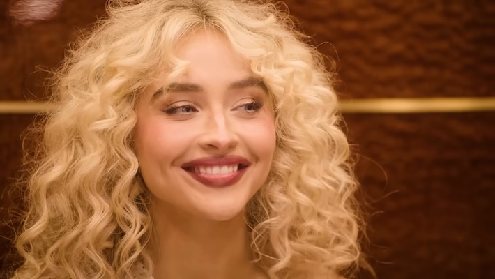 Sabrina Carpenter se lance dans "Sex And The City" pour un nouveau teaser "SNL"