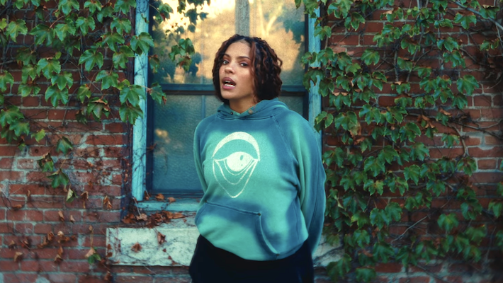 Samara Cyn reprend ses "Vitamins N Minerals" sur un nouveau single époustouflant