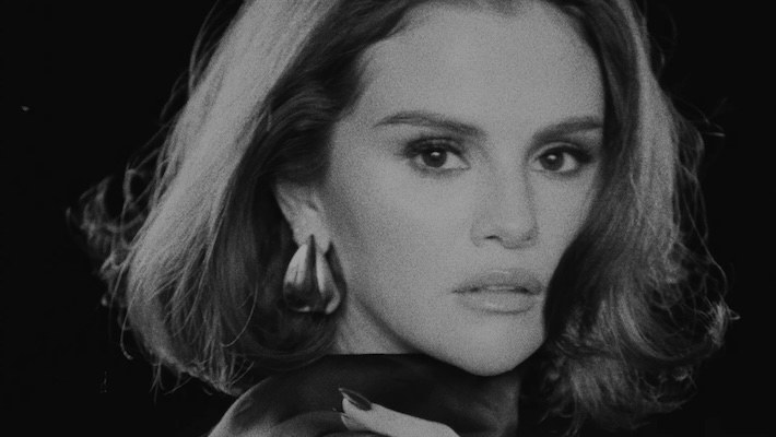 Selena Gomez reste en mode musique avec une autre nouvelle chanson, "In The Dark"