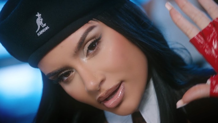 Kehlani offre une ambiance R&B rétro dans sa vidéo old-school « Out The Window »