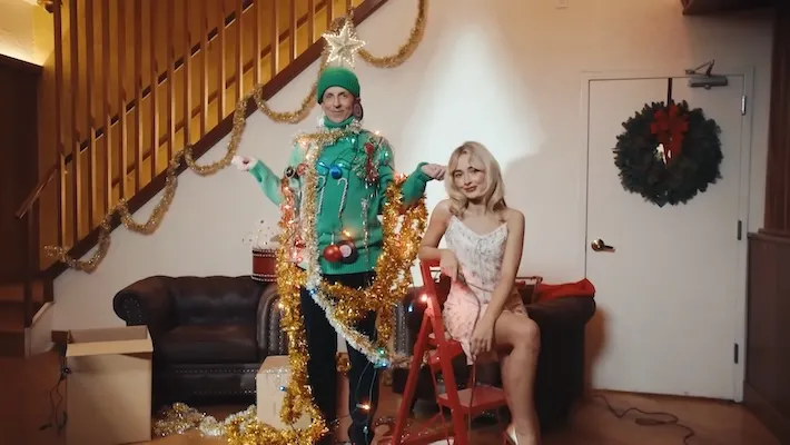 Sabrina Carpenter a immédiatement noté Seth Meyers sur 10 alors qu'elle buvait « Late Night »