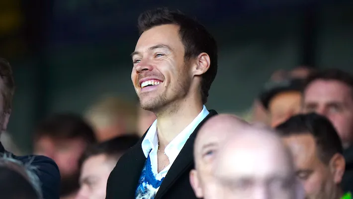Harry Styles taquine quelque chose alors que les fans attendent un nouvel album