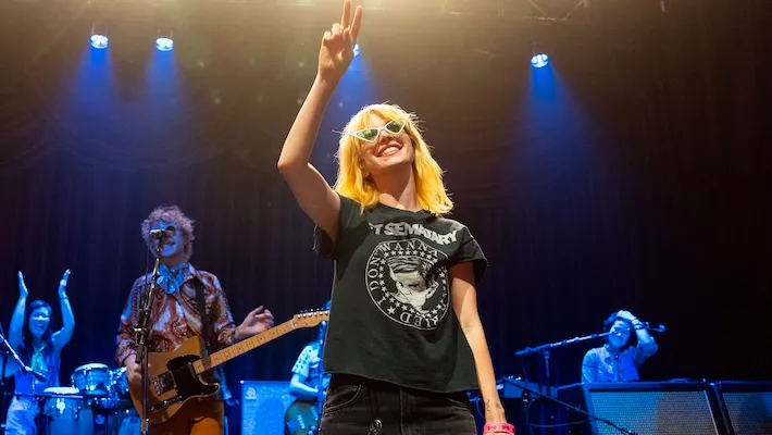 Hayley Williams est infatigable alors qu'elle lance un autre nouveau projet, un groupe appelé Power Snatch