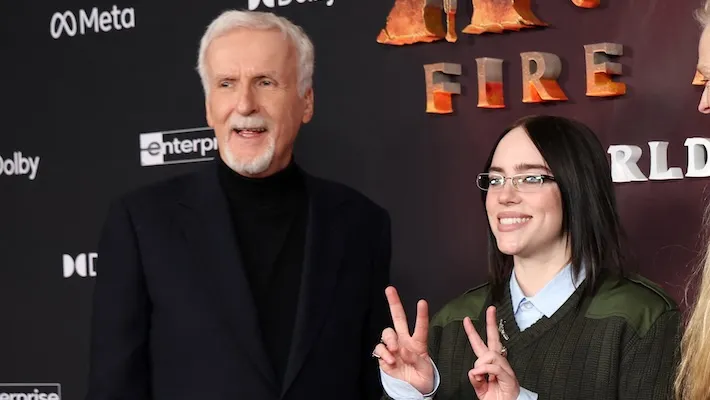 La date de sortie du film de concert en 3D de Billie Eilish a été repoussée et James Cameron explique pourquoi
