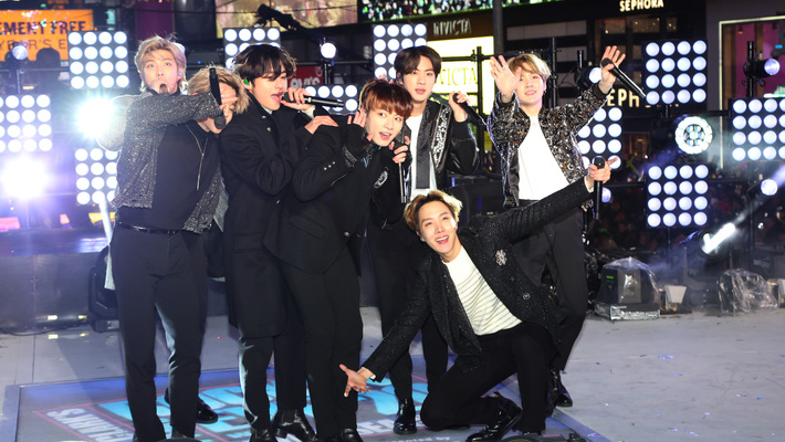 Le retour du BTS a enfin lieu alors que le groupe annonce un album et taquine une tournée