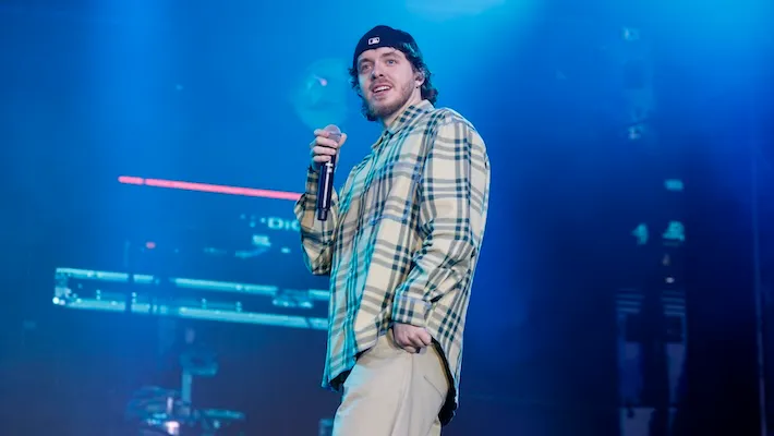 Jack Harlow suit quelques années discrètes en annonçant « Monica », un nouvel album