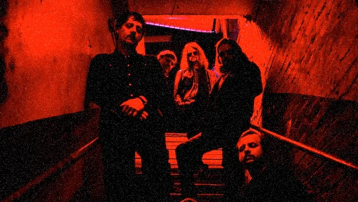 Johnny Blue Skies entre dans son ère de danse avec un album récemment annoncé, « Mutiny After Midnight »