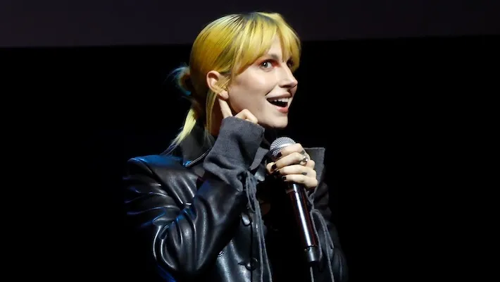 Le nouveau groupe de Hayley Williams, Power Snatch, abandonne de manière inattendue son premier album, "EP1"