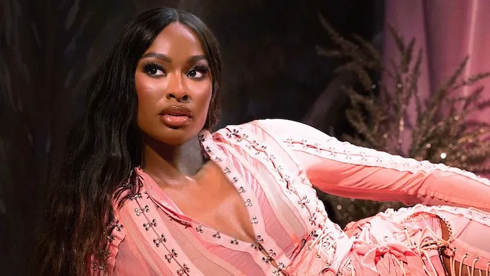 Coco Jones est complètement amoureuse de son nouveau single « Luvagirl »