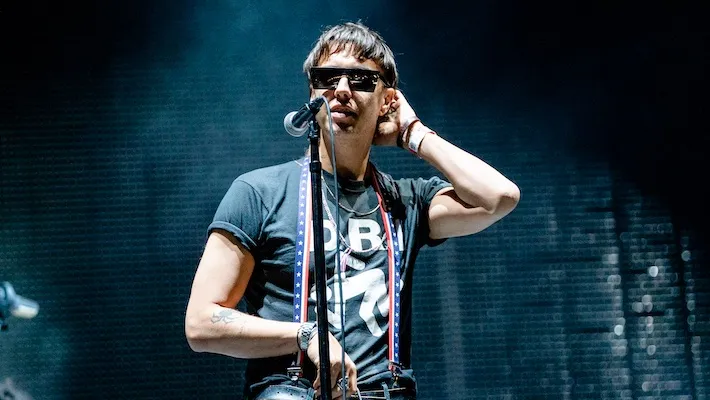 Le premier nouvel album des Strokes en six ans sortira cet été, annonce le groupe