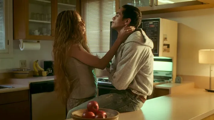 Ravyn Lenae sort une paire de nouvelles chansons, dont une collaboration douloureuse avec Dominic Fike