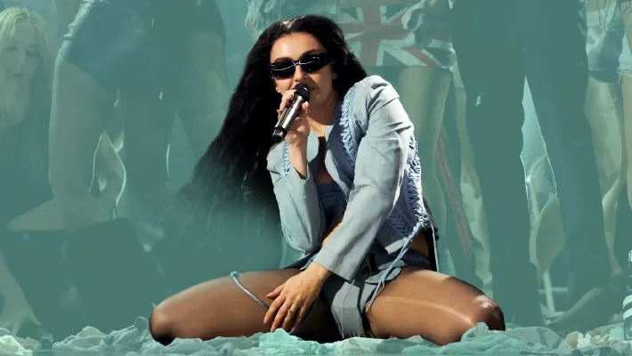 Charli XCX vient d'annoncer un nouveau partenariat de deux ans, qui promet d'être "un peu chaotique"